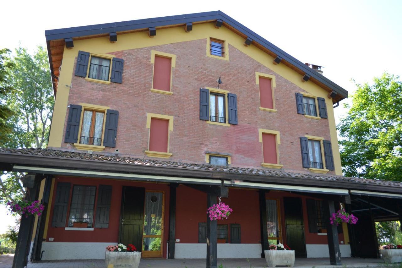 La Locanda Nel Frutteto Bed & Breakfast Rovereto sulla Secchia ภายนอก รูปภาพ